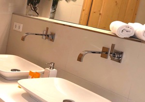 Exclusive ski chalet in a sunny location with fantastic views
