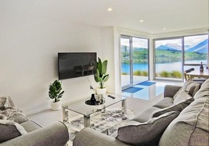 Executive Living in Bluewater