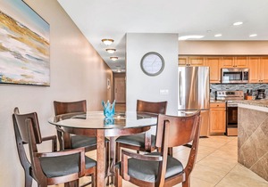 Experience the Indian Rocks lifestyle with a shared pool & hot tub - dogs OK