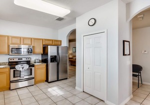 Exquisite 4 bed 3 bath Pool Home with Games Room| Carpet Free!