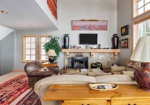 Exquisite Mountain Condo with Instaworthy Views and private indoor hot tub