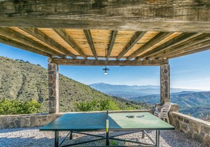 Extra large cottage with private outdoor pool.