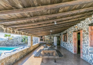 Extra large cottage with private outdoor pool.