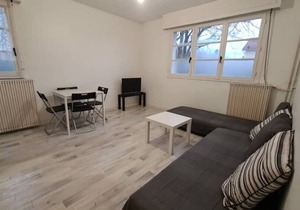 F 2. y. Close to Versailles