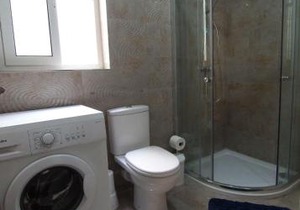 F10 Room 2, Private Room two single beds shared bathroom in shared Flat