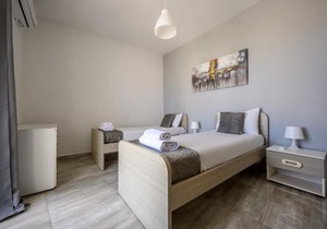 F11 Room 3, private Room two single beds shared bathroom in shared Flat
