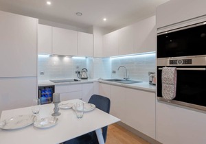 Fabulous 1 Bedroom Apartment in Central Location