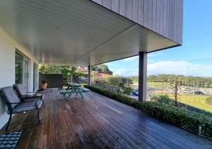 Fabulous Castor Bay 1 Bedroom With Views and SkyTV
