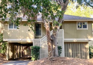 Fabulously Updated 3 BR/2BA Cottage, Pet Friendly w/fee, Amenity Cards Included!