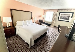 Fairbridge Hotel Cleveland East