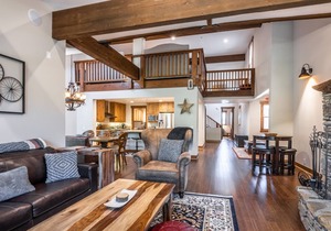 Fall Stays Available! Luxury Mountain Townhome! Shuttle to the Slope!