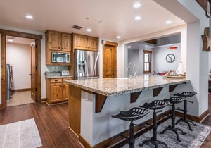 Fall Stays Available! Luxury Mountain Townhome! Shuttle to the Slope!