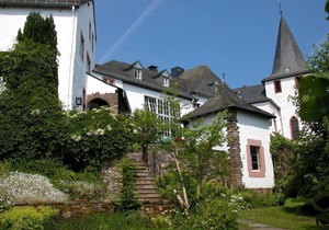 Familienzimmer, 2. Erw. + 1 Kind - Burghaus und Villa Kronenburg