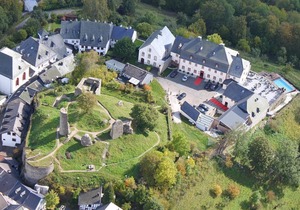Familienzimmer, 2 Erw. + 2 Kinder - Burghaus und Villa Kronenburg