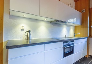 Family Apartment with Balcony, Ski Access, Upgraded Kitchen & Washer