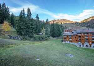 Family Apartment with Balcony, Ski Access, Upgraded Kitchen & Washer