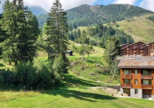 Family Apartment with Balcony, Ski Access, Upgraded Kitchen & Washer