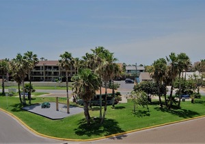 Family Beach Vacation! Across from Turtle Park! Pool and Splash Area for Little Ones.