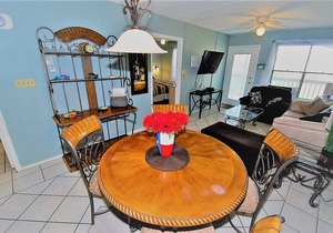 Family Beach Vacation! Across from Turtle Park! Pool and Splash Area for Little Ones.