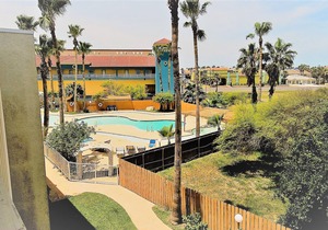 Family Beach Vacation! Across from Turtle Park! Pool and Splash Area for Little Ones.