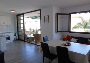 Family Flat with 3 bedrooms, 1 bathroom near ocean & Los Gigantes