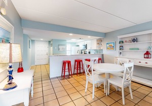 Family-Friendly Condo by the Beach w/ Free WiFi plus a Shared Pool & Pool Spa
