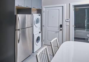 Family Friendly 2 Bed Rooms Basement Suite The Chateau - ST No. 00177094