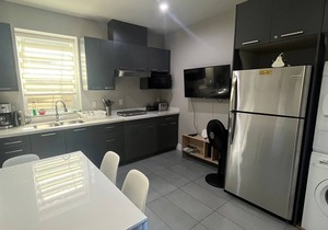 Family Friendly 3 Bed Rooms Basement Suite The Chateau - ST No. 00177094