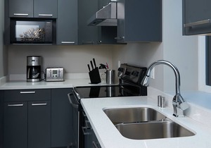 Family Friendly 3Bed Rooms Basement Suite, The Chateau -Modern & Luxurious
