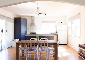 Family friendly, 5 min drive to the hot springs and a short walk to the beach.