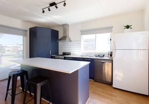 Family friendly, 5 min drive to the hot springs and a short walk to the beach.