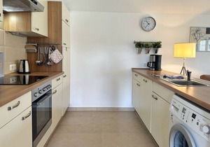 Family-friendly apartment with infrared sauna, fireplace & balcony near the beach -