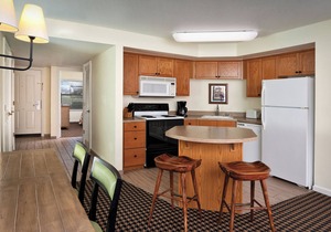 Family-Friendly Condo w/Private Balcony, Fireplace, Full Kitchen & Resort Pool