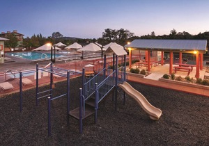 Family-Friendly Condo Near Lake w/ Full Kitchen, Fireplace, Balcony &Resort Pool