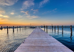 Family-friendly home w/ deck & perfect location - short walk to the beach!