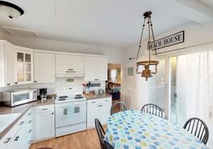 Family-friendly home w/ deck & perfect location - short walk to the beach!