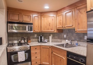 Family getaway~Pool, Tubing, Skiing, & Ice Castles Villa 1022-1