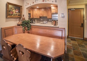 Family getaway~Pool, Tubing, Skiing, & Ice Castles Villa 1022-1
