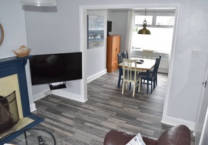 Family Holiday Home, Very Close to Beach, in Quiet Road. Private Garden.