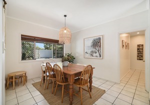 Family Home with Blue Ocean Views, 200m from the Beach!