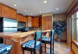 Family Lodge with a Private Hot Tub & Mountain Views, Ski-In/Ski-Out Location