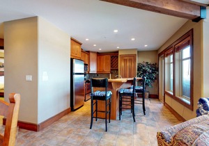 Family Lodge with a Private Hot Tub & Mountain Views, Ski-In/Ski-Out Location