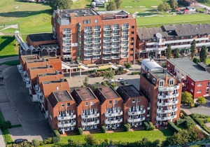 Family maisonette on the North Sea with balcony and view of the green dyke