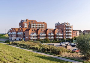 Family maisonette on the North Sea with balcony and view of the green dyke