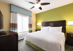 Family Vacay! Spacious Unit w/Kitchen, Pool