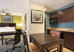 Family Vacay! Spacious Unit w/Kitchen, Pool