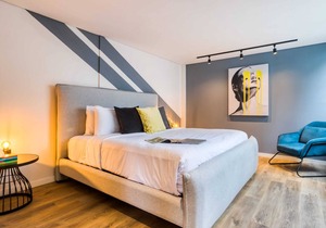 Fancy 3BR Apt | 2 Rooftops +Gym+B/Center | Best Location