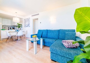 Fantastic 5-storey building with gigantic sea views, 2 bedrooms