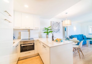 Fantastic 5-storey building with gigantic sea views, 2 bedrooms