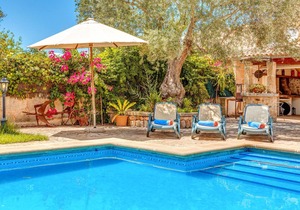 Fantastic Country Estate with Pool, Garden, Terraces, Balcony & Wi-Fi; Parking Available, Pets Allowed